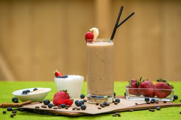 Smoothie with berries and coffee for those who want to lose weight without depriving themselves of pleasure